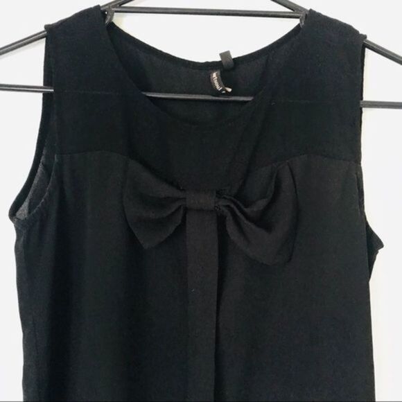 🌸 3/$15 Black Sleeveless Tank Top - Picture 2 of 5